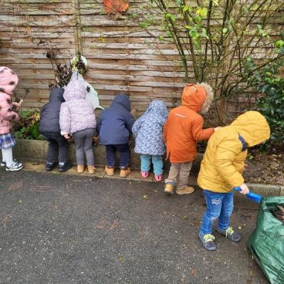 Un peu de jardinage en maternelle